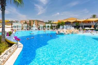 Side, Türkiye - 12 Haziran 2018: Güzel havuz alanı Tt Pegasos World resort Side, Türkiye yakın. Pegasos World Hotel 4 yıldızlı tesistir 9600 metrekare havuz alanları ile.