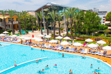 Side, Türkiye - 12 Haziran 2018: Güzel havuz alanı Tt Pegasos World resort Side, Türkiye yakın. Pegasos World Hotel 4 yıldızlı tesistir 9600 metrekare havuz alanları ile.