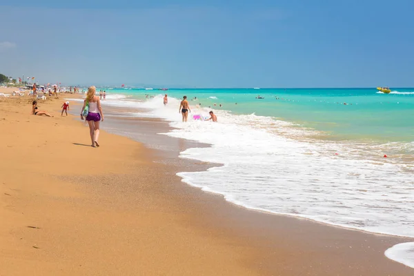 Side Turkije Juni 2018 Mensen Het Strand Aan Turkse Rivièra — Stockfoto