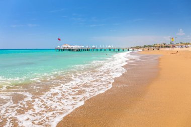 Güzel bir plaj sahne yan yakınındaki Türk Rivierası'nda