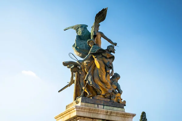 Αγάλματα Του Εθνικού Μνημείου Στη Ρώμη Την Ηλιόλουστη Μέρα Ιταλία — Φωτογραφία Αρχείου