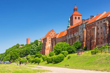 Wisla nehri, Polonya'da tahıl ambarları ile Grudziadz güzel mimarisi
