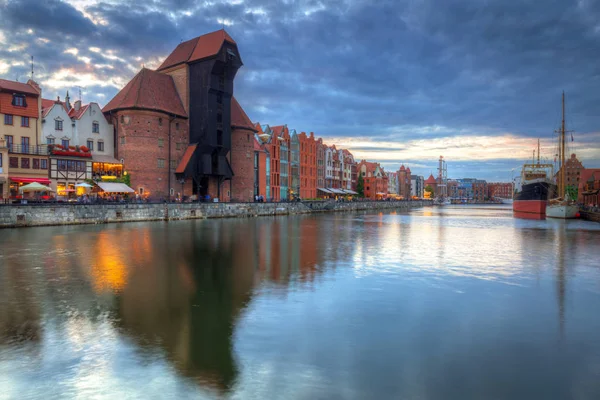 Mooie Havenkraan Oude Binnenstad Van Gdansk Bij Zonsondergang Polen — Stockfoto