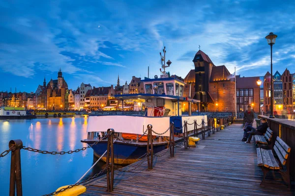 Hermosa Ciudad Vieja Gdansk Sobre Río Motlawa Atardecer Polonia —  Fotos de Stock