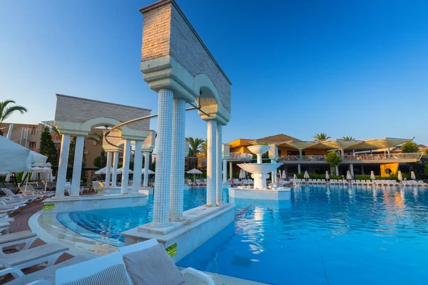 Lado, Turquía - 12 de junio de 2018: Hermosa zona de piscina de la TT Pega — Foto de Stock