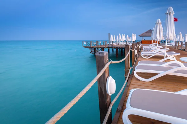 Bellissimo Scenario Con Pontile Legno Sulla Riviera Turca Tramonto Lato — Foto Stock