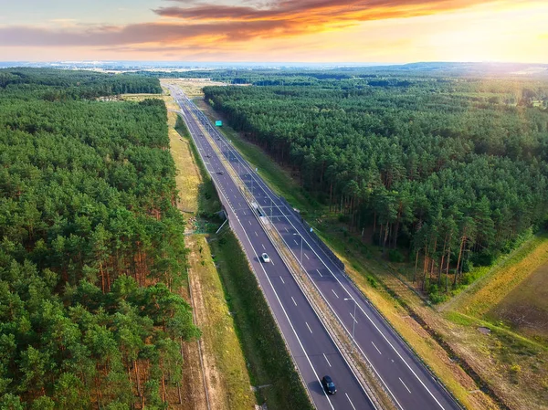 Widok Lotu Ptaka Autostradę Polsce Zachodzie Słońca — Zdjęcie stockowe