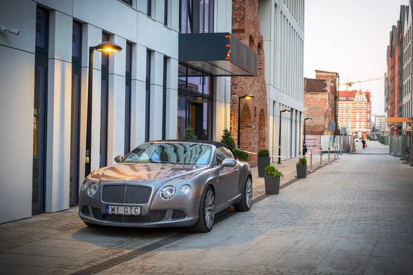 Gdansk Polonia Julio 2019 Coche Bentley Continental Lujo Estacionado Hotel — Foto de Stock