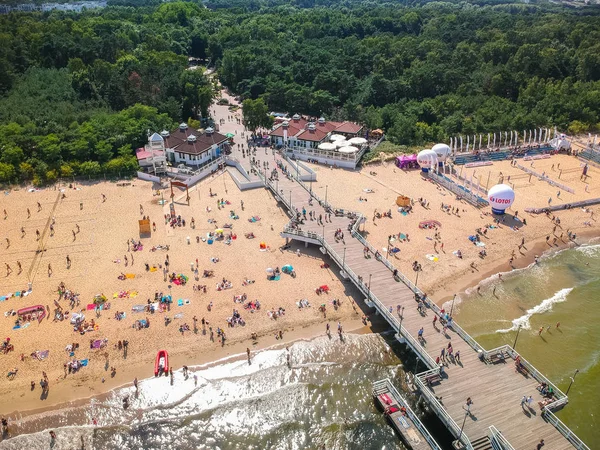 Gdansk Polen Augustus 2019 Mensen Ontspannen Het Strand Met Houten — Stockfoto