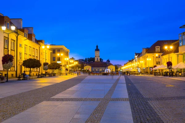 Kosciusko Main Square ile Belediye Binası Bialystok gece, Polonya.