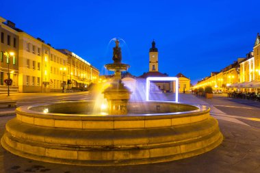Bialystok, Polonya - 17 Eylül 2018: Kosciusko Main Square with Town Hall in Bialystok, Polonya. Bialystok Polonya'nın kuzeydoğusundaki en büyük şehridir..