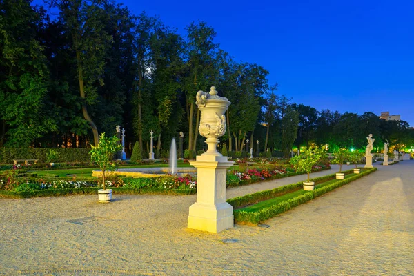 比亚利斯托克 2018年9月17日 波兰比亚利斯托克布拉尼基宫的美丽花园 比亚利斯托克是波兰东北部最大的城市 — 图库照片