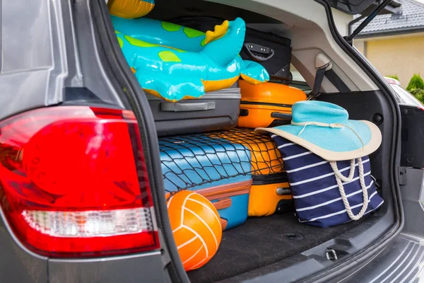Bagagli Nel Bagagliaio Dell Auto Imballati Pronti Vacanze — Foto Stock