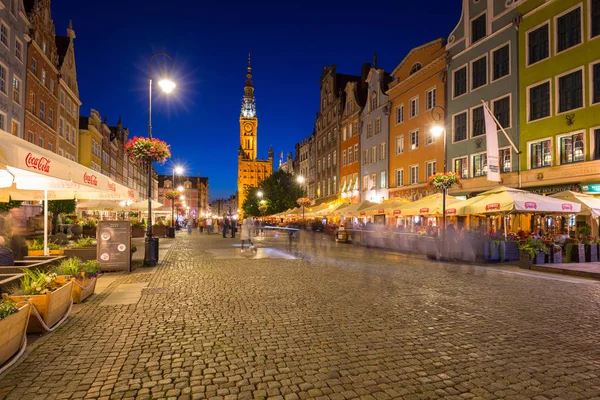 Gdansk, Polonya - 21 Ağustos 2019: Gdansk, Polonya'daki eski şehrin güzel mimarisi. Gdansk güzel mimarisi ile Polonya Pomeranya tarihi başkenti.