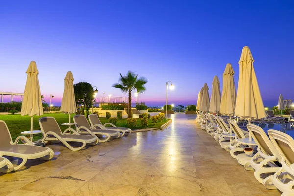 テキロワ トルコ 2019年9月2日 トルコの夜明けにテキロバのフェイズリスローズホテルの美しいプール テキロワは トルコの地中海沿岸のアンタルヤ州の海辺のリゾート地です — ストック写真