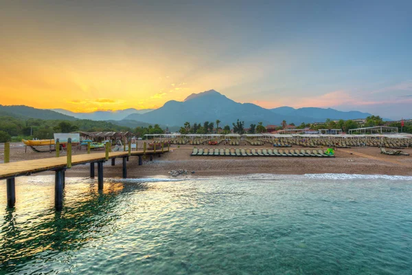 Geweldige Zonsondergang Aan Kust Van Turkse Rivièra Met Mount Tahtali — Stockfoto