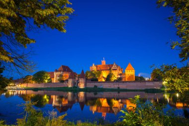 Nogat nehri üzerindeki Malbork şatosu, Polonya