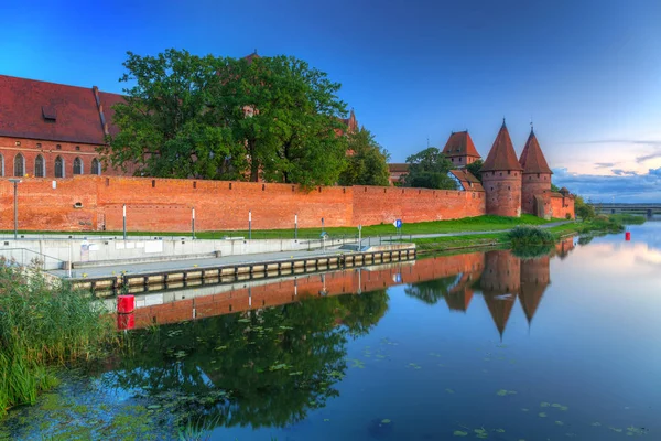 Burg Maribork Über Dem Fluss Nogat Bei Sonnenuntergang Polen — Stockfoto