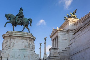Ulusal Anıt Roma mimarisi güneşli gün, İtalya