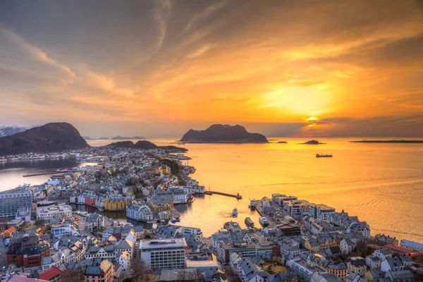 Schöner Sonnenuntergang Über Alesund Stadt Westen Norwegens — Stockfoto