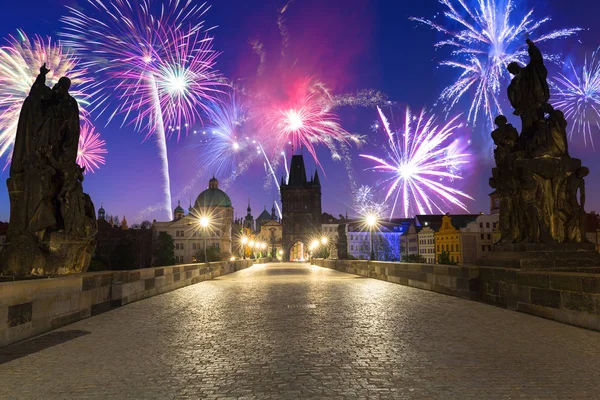Piękny Most Karola w Pradze nocą, Republika Czeska — Zdjęcie stockowe