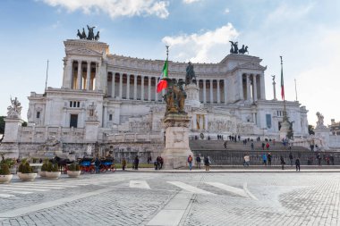 Roma, İtalya - 9 Ocak 2019: Ulusal anıt güneşli gün, İtalya Roma mimarisinin