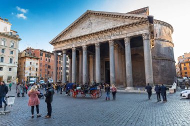Roma, İtalya - 9 Ocak 2019: Güneşli Bir Günde Roma'daki Panteon tapınağının mimarisi, İtalya
