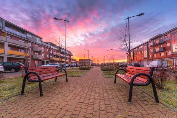 Straat Met Lege Banken Pruszcz Gdanski Bij Zonsopgang Polen — Stockfoto