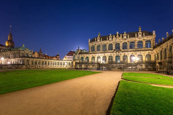 Hermosa Arquitectura Del Palacio Zwinger Dresde Por Noche Sajonia Alemania —  Fotos de Stock