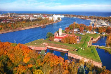 Gdansk, Polonya 'da sonbahar manzaralı Wisloujscie kalesi. Hava görünümü
