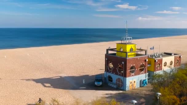 Krajobraz Lotniczy Pięknej Plaży Ratownikami Nad Morzem Bałtyckim Gdańsk Polska — Wideo stockowe