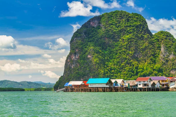 Erstaunliche Landschaft Der Auf Stelzen Errichteten Siedlung Koh Panyee Der — Stockfoto