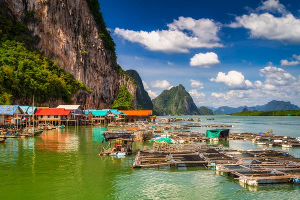 Niesamowita Sceneria Osady Koh Panyee Zbudowanej Szczudłach Zatoce Phang Nga — Zdjęcie stockowe