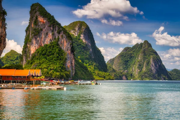Niesamowita Sceneria Osady Koh Panyee Zbudowanej Szczudłach Zatoce Phang Nga — Zdjęcie stockowe