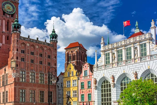 Vacker Arkitektur Gamla Stan Gdansk Med Stadshus Och Artus Domstol — Stockfoto