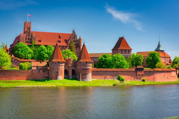 Castillo Malbork Junto Río Nogat Verano Polonia — Foto de Stock