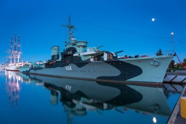 Gdynia, Polonya - 3 Haziran 2020: Polonyalı destroyer ORP Blyskawica (Şimşek) Gdynia 'da Baltık Denizi' nde bir müze gemisi olarak korundu. Destroyer 2. Dünya Savaşı sırasında Polonya Donanması 'nda görev yapmış..
