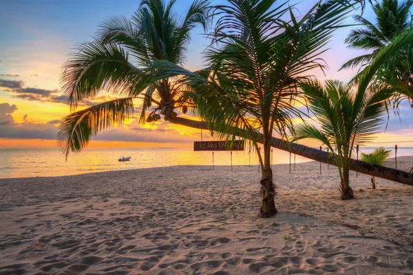 Belo Pôr Sol Praia Kho Khao Ilha Com Palmeiras Tailândia — Fotografia de Stock