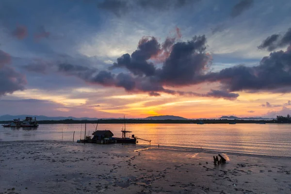 Bellissimo Tramonto Sulla Baia Del Mar Delle Andamane Thailandia — Foto Stock