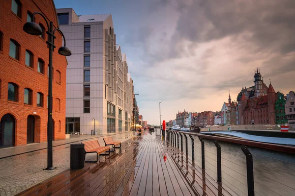 Altstadt Danzig Über Dem Fluss Motlawa Bei Regnerischem Sonnenuntergang Polen — Stockfoto