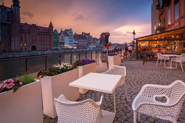 Città Vecchia Danzica Con Storica Gru Portuale Sul Fiume Motlawa — Foto Stock