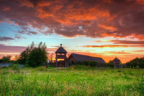 Belo Pôr Sol Sobre Assentamento Trade Factory Pruszcz Gdanski Polônia — Fotografia de Stock