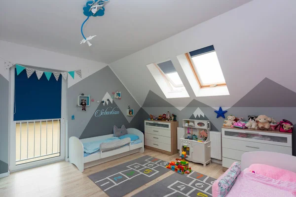 Kinderzimmer Für Einen Jungen Und Ein Mädchen Mit Möbeln Und — Stockfoto