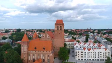 Gün batımında Kwidzyn kalesi ve katedrali, Polonya