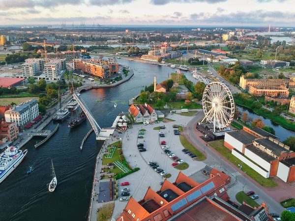 Luchtfoto Van Oude Stad Gdansk Met Verbazingwekkende Architectuur Bij Zonsondergang — Stockfoto