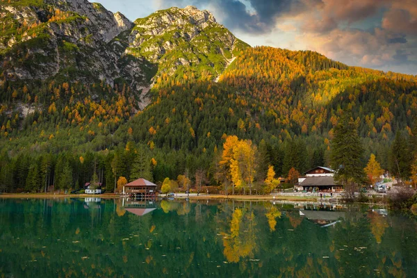 Dolomiten Berge Mit Spiegelung Toblacher See Bei Sonnenaufgang Italien — Stockfoto