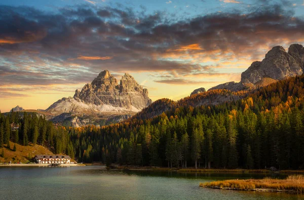 Montanhas Tre Cime Lavaredo 3003 Lago Misurina Lago Pôr Sol — Fotografia de Stock