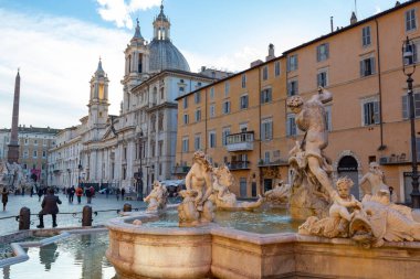 Roma, İtalya - 10 Ocak 2019: Roma, İtalya Piazza Navona 'nın mimari ve çeşmeleri
