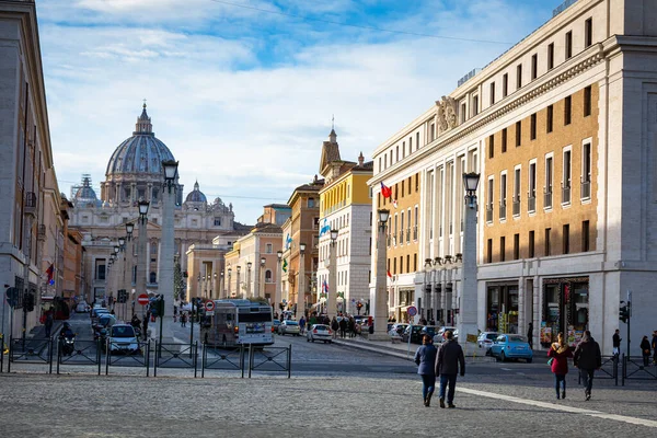 梵蒂冈市 2019年1月10日 梵蒂冈圣彼得广场和大教堂的建筑 — 图库照片
