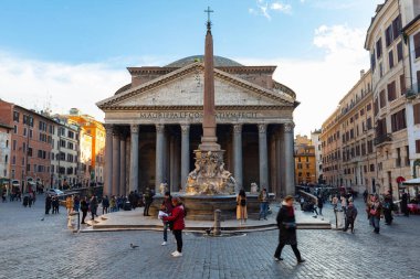 Roma, İtalya - 10 Ocak 2019: Roma, İtalya 'daki Pantheon tapınağının mimarisi